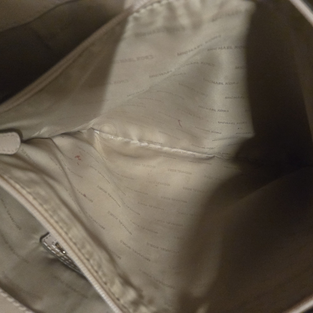 Michael Kors Jet Set Tote - Picture 6 of 9